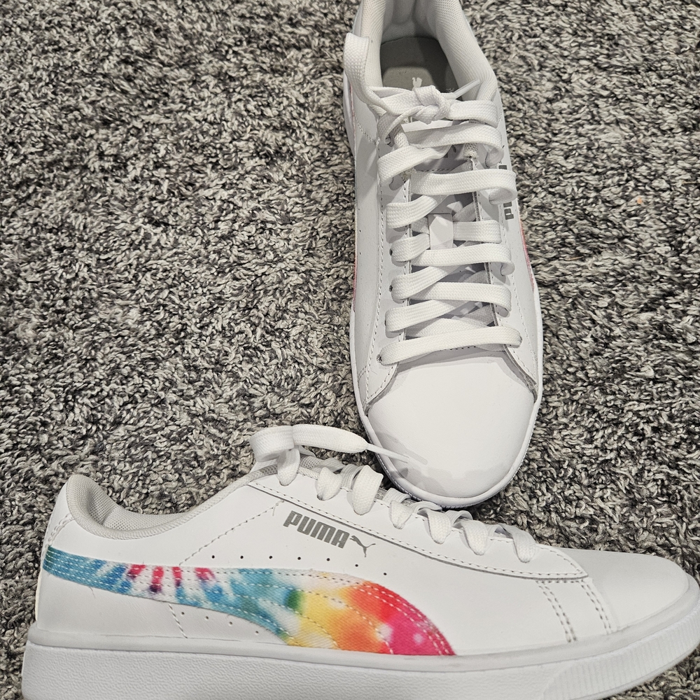 New!! PUMA Women's White Sneakers with Multicolor Design.
